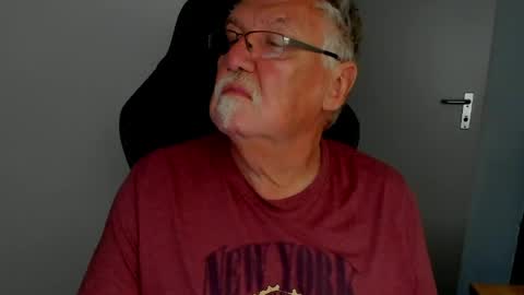 sharlots_pet online show from May 2026 12:02:01 PM