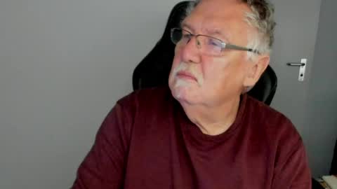sharlots_pet online show from May 2026 10:12:02 AM