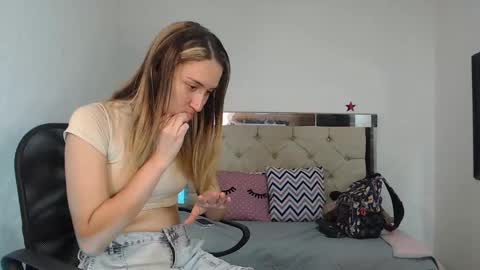 Snapshot of sharlotte__jones chatting on March 2025 02:18:02 PM Sara online show from March 2025 02:18:02 PM