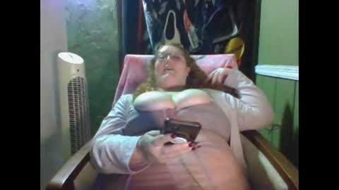 Red online show from May 2026 01:33:02 AM