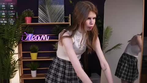 Snapshot of shelleyborom chatting on September 2025 01:22:02 PM Sofia online show from September 2025 01:22:02 PM