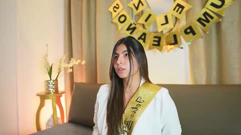 Snapshot of shelleymorell chatting on January 2026 12:31:02 PM Transmission schedule Monday - Friday 715 am to 200 pm time Colombia online show from January 2026 12:31:02 PM