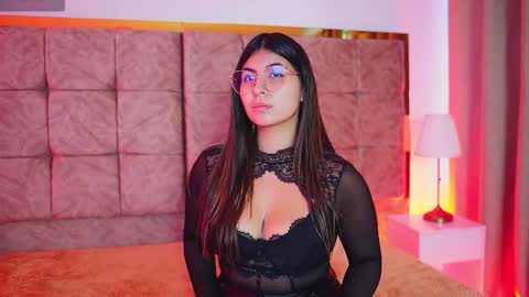 Snapshot of shelleymorell chatting on February 2026 12:36:01 PM Transmission schedule Monday - Friday 715 am to 200 pm time Colombia online show from February 2026 12:36:01 PM