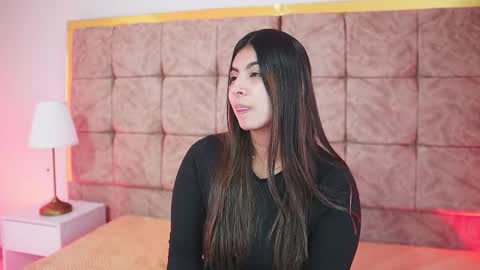 Snapshot of shelleymorell chatting on February 2026 12:59:02 PM Transmission schedule Monday - Friday 715 am to 200 pm time Colombia online show from February 2026 12:59:02 PM