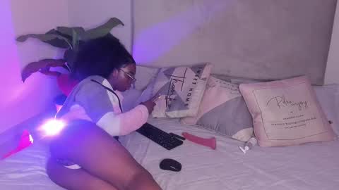 shelsy_issy online show from November 2025 08:46:02 PM