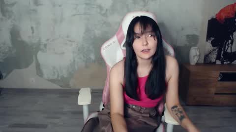 Snapshot of sherrellkitson chatting on November 2025 03:45:02 PM Emma online show from November 2025 03:45:02 PM