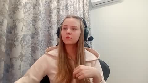 Lisa online show from November 2025 06:49:01 AM