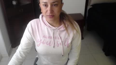 Snapshot of sheryl_jones chatting on October 2025 12:28:01 PM sheryl_jones online show from October 2025 12:28:01 PM