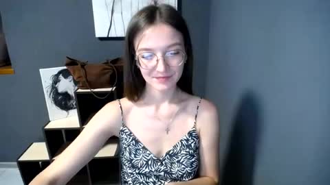 Snapshot of shining_pearl chatting on June 2026 07:02:01 AM Jesica online show from June 2026 07:02:01 AM