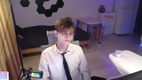 shiromy_ online show from November 2025 06:11:02 PM