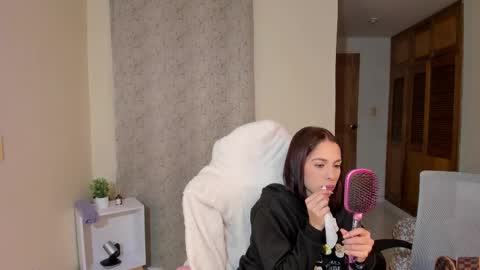  kendal  online show from February 2025 07:48:02 PM