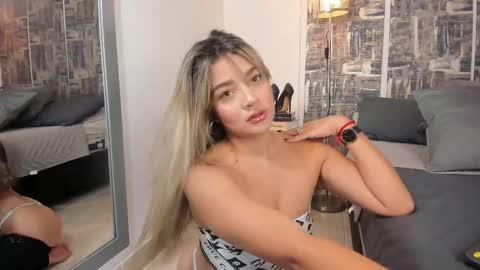 SHOFIA online show from October 2025 04:53:02 PM