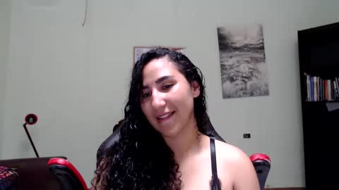 Snapshot of shopia_scarlet chatting on November 2025 12:17:01 PM Sofia online show from November 2025 12:17:01 PM