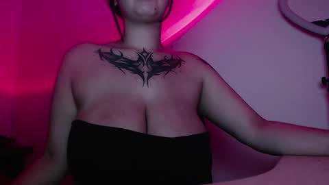 Shopie Hank  online show from December 2024 03:15:01 AM