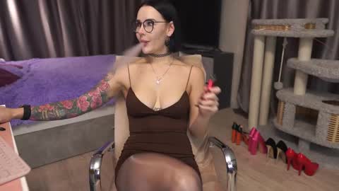 Anna online show from November 2025 04:52:01 PM