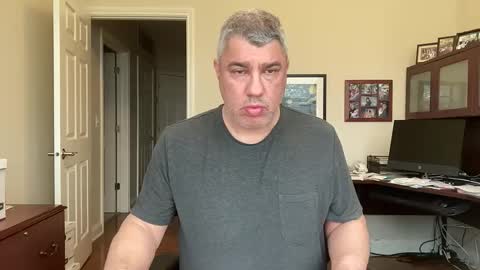 Chicago Guy online show from April 2026 10:14:02 PM