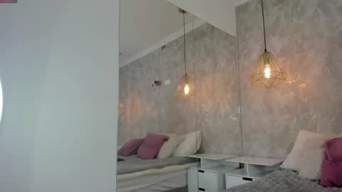 ZUMY ANGELS online show from November 2025 04:01:02 AM