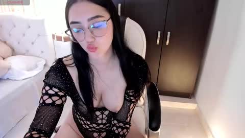Nahomy online show from September 2025 05:47:02 PM