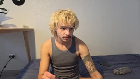 Snapshot of shy_boy17 chatting on February 2026 12:09:02 PM your shy boy online show from February 2026 12:09:02 PM