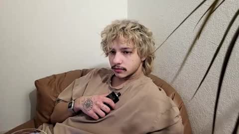 Snapshot of shy_boy17 chatting on February 2026 04:25:01 PM your shy boy online show from February 2026 04:25:01 PM