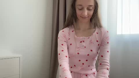 Snapshot of shy_schoolgirl_ chatting on May 2026 01:15:02 PM shy_schoolgirl_ online show from May 2026 01:15:02 PM