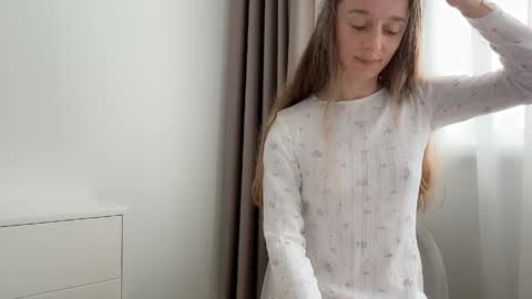 Snapshot of shy_schoolgirl_ chatting on May 2026 09:28:02 AM shy_schoolgirl_ online show from May 2026 09:28:02 AM