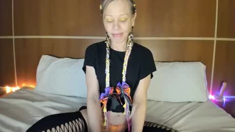 Shylah Faye online show from November 2025 04:14:01 AM