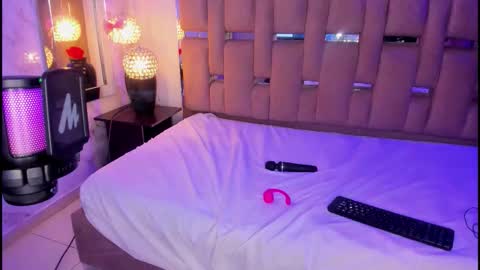 Shyly online show from October 2025 05:41:02 AM