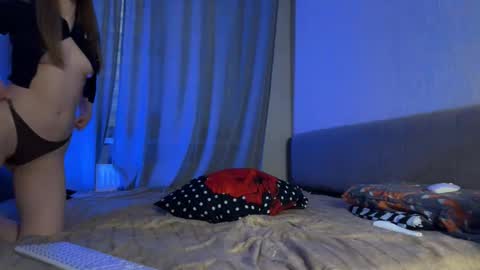 Amelia online show from November 2025 07:36:02 PM