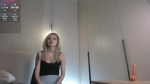 Snapshot of sieenaxi chatting on April 2026 03:18:01 AM SIENA online show from April 2026 03:18:01 AM