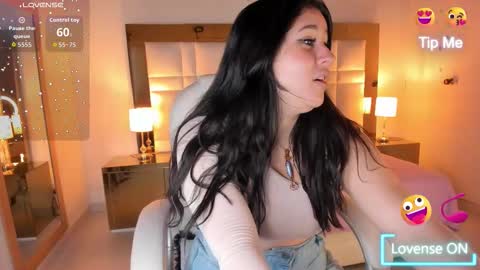 Snapshot of siennaa_rose chatting on November 2025 11:32:01 AM Sienna online show from November 2025 11:32:01 AM