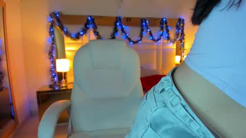 Snapshot of siennaa_rose chatting on November 2025 12:27:02 PM Sienna online show from November 2025 12:27:02 PM