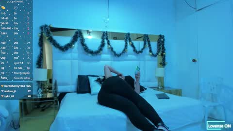 Sienna  online show from December 2025 03:31:01 PM