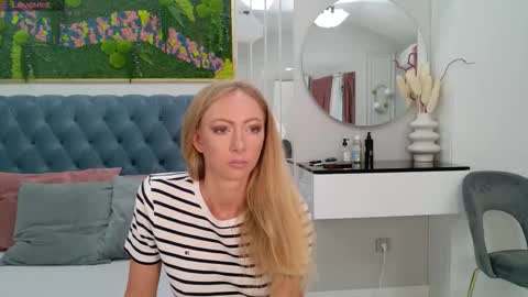 Snapshot of siennapierce chatting on September 2025 04:11:02 AM Sienna online show from September 2025 04:11:02 AM