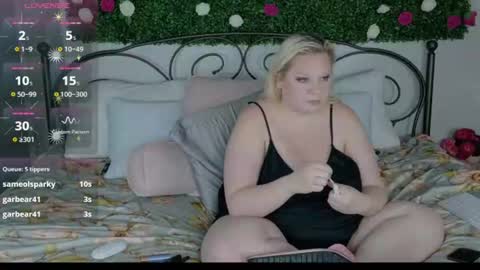 Sienna Luxx online show from June 2026 06:42:01 PM