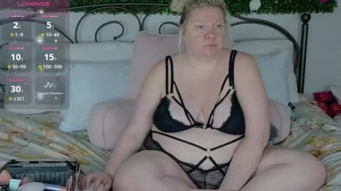 Sienna Luxx online show from July 2026 06:00:02 PM