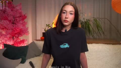 Eva  online show from October 2025 11:50:01 AM