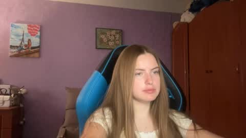 Snapshot of silksinner_ chatting on May 2026 07:36:02 AM Erica online show from May 2026 07:36:02 AM