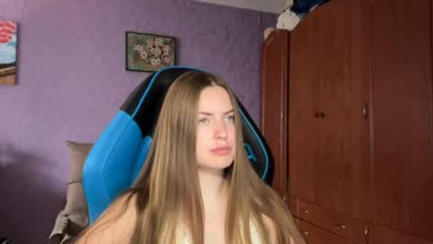 Snapshot of silksinner_ chatting on May 2026 07:36:02 AM Erica online show from May 2026 07:36:02 AM
