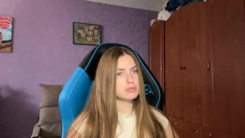 Snapshot of silksinner_ chatting on May 2026 07:59:02 AM Erica online show from May 2026 07:59:02 AM
