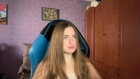 Snapshot of silksinner_ chatting on May 2026 11:48:02 AM Erica online show from May 2026 11:48:02 AM