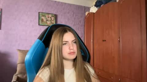 Snapshot of silksinner_ chatting on May 2026 12:22:01 PM Erica online show from May 2026 12:22:01 PM