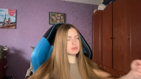 Snapshot of silksinner_ chatting on May 2026 07:48:02 AM Erica online show from May 2026 07:48:02 AM