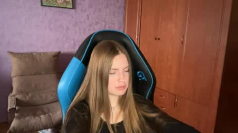 Snapshot of silksinner_ chatting on May 2026 12:46:02 PM Erica online show from May 2026 12:46:02 PM