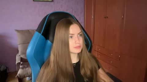 Snapshot of silksinner_ chatting on May 2026 10:13:01 AM Erica online show from May 2026 10:13:01 AM