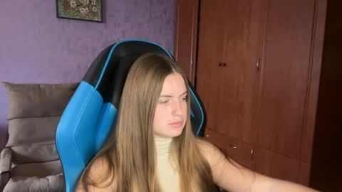 Snapshot of silksinner_ chatting on June 2026 07:58:02 AM Erica online show from June 2026 07:58:02 AM