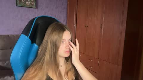Snapshot of silksinner_ chatting on June 2026 12:42:02 PM Erica online show from June 2026 12:42:02 PM