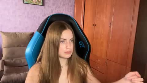 Snapshot of silksinner_ chatting on June 2026 02:05:02 PM Erica online show from June 2026 02:05:02 PM