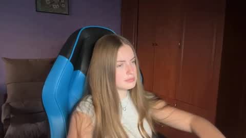 Snapshot of silksinner_ chatting on June 2026 05:26:01 PM Erica online show from June 2026 05:26:01 PM