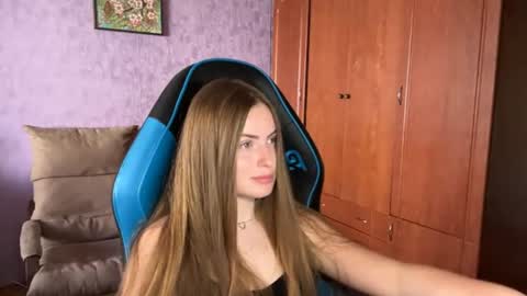 Snapshot of silksinner_ chatting on June 2026 01:41:02 PM Erica online show from June 2026 01:41:02 PM